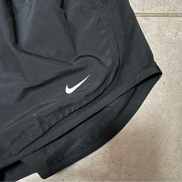 All black Nike tempo short. Size S - Picture 4 of 4
